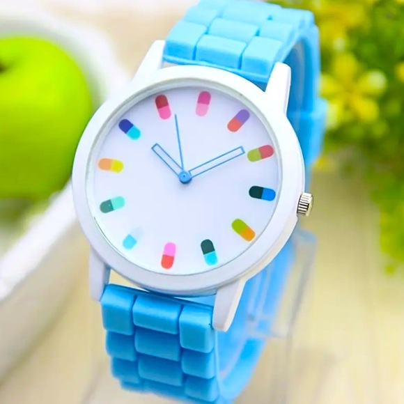 Women’s Chic Round Face Blue Silicone Band Wrist Watch - NWT - Picture 1 of 3